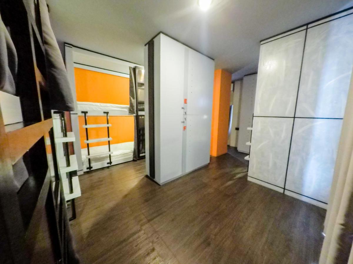 Abraham Manila - Located In Makati (adults Only)